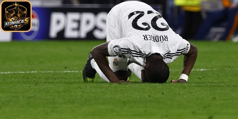 Perez ra tay sau trận thua Barca, Real Madrid gấp rút chọn HLV mới 1 Real Madrid gục ngã đau đớn trước Barca
